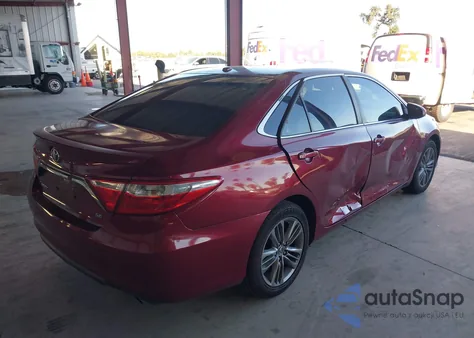 2015 Toyota Camry Se z USA, uszkodzony, nr VIN 4T1BF1FKXFU986673